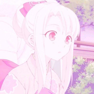 女司机飙车险撞人后在车内笑